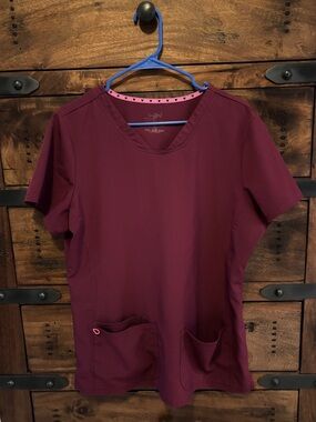 Women's V-Neck Scrub Top in Burgundy